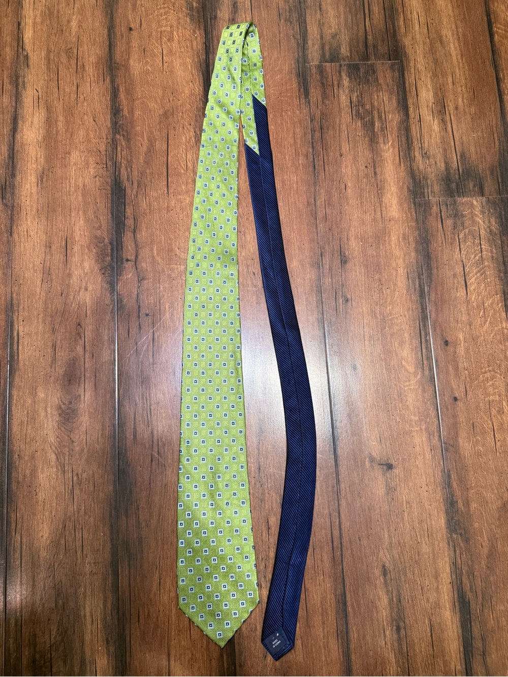 Tommy Hilfiger green geometric-pattern silk mens tie with a blue square print